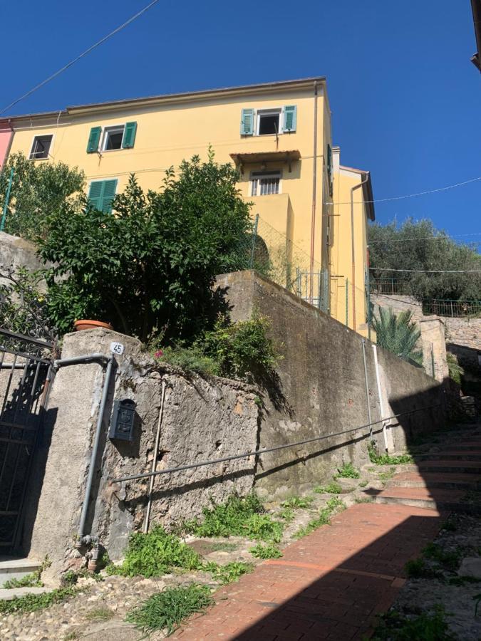 Appartamento La Serra Di Angela A Lerici Eksteriør billede