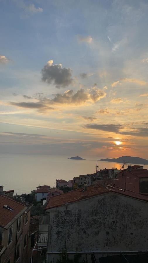 Appartamento La Serra Di Angela A Lerici Eksteriør billede